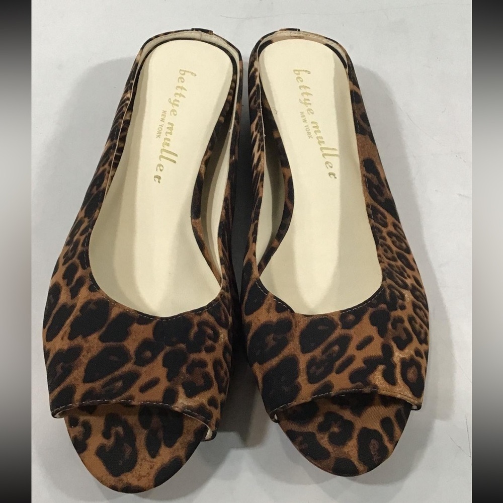Women’s Bettye Muller Brown Leopard Open Toe Flats Size 38